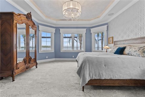 House in Auburndale, Florida 4 bedrooms, 353.86 sq.m. № 1901513 - photo 20