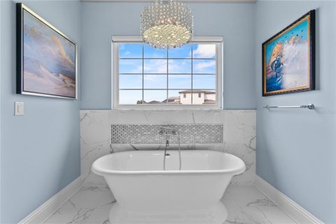 House in Auburndale, Florida 4 bedrooms, 353.86 sq.m. № 1901513 - photo 26