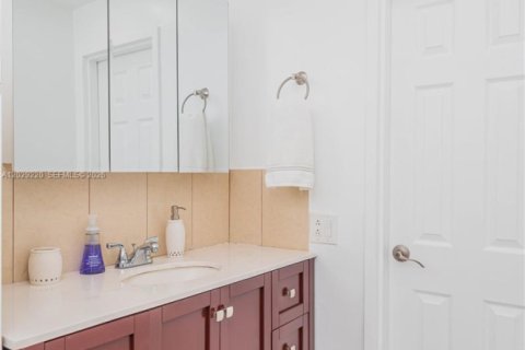 Condominio en alquiler en Hollywood, Florida, 2 dormitorios, 104.05 m2 № 2085820 - foto 26