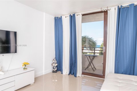 Condominio en alquiler en Hollywood, Florida, 2 dormitorios, 104.05 m2 № 2085820 - foto 10