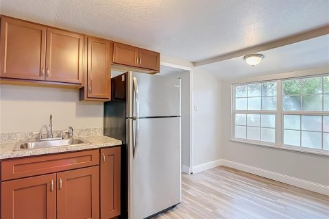 House in Tampa, Florida 3 bedrooms, 89.93 sq.m. № 2413943 - photo 16