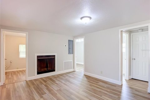House in Tampa, Florida 3 bedrooms, 89.93 sq.m. № 2413943 - photo 9