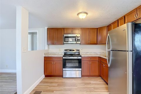 House in Tampa, Florida 3 bedrooms, 89.93 sq.m. № 2413943 - photo 14