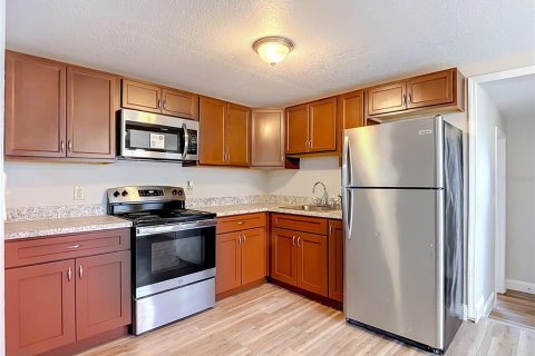 House in Tampa, Florida 3 bedrooms, 89.93 sq.m. № 2413943 - photo 13
