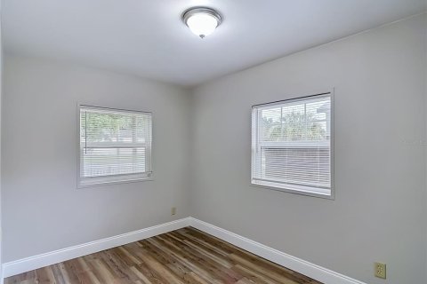 House in Tampa, Florida 3 bedrooms, 89.93 sq.m. № 2413943 - photo 29