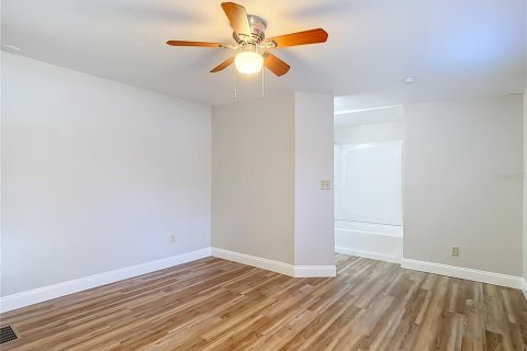 House in Tampa, Florida 3 bedrooms, 89.93 sq.m. № 2413943 - photo 21
