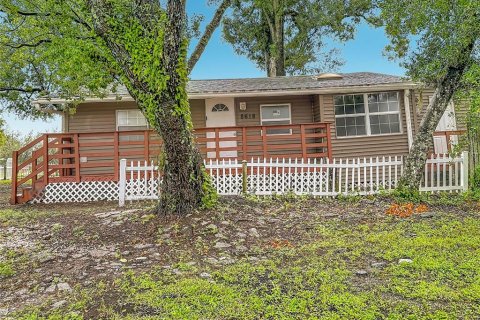 House in Tampa, Florida 3 bedrooms, 89.93 sq.m. № 2413943