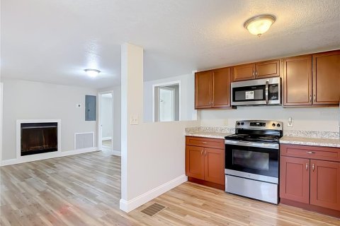 House in Tampa, Florida 3 bedrooms, 89.93 sq.m. № 2413943 - photo 15