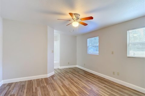 House in Tampa, Florida 3 bedrooms, 89.93 sq.m. № 2413943 - photo 20