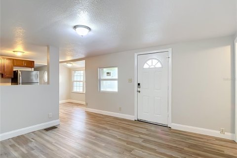 House in Tampa, Florida 3 bedrooms, 89.93 sq.m. № 2413943 - photo 11