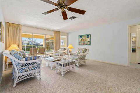 House in Punta Gorda, Florida 2 bedrooms, 154.78 sq.m. № 1521896 - photo 20