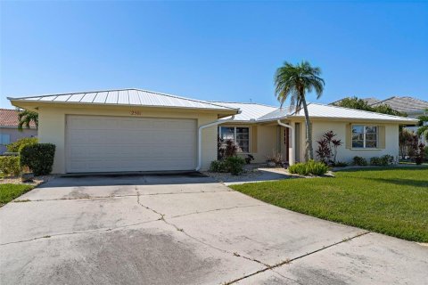 House in Punta Gorda, Florida 2 bedrooms, 154.78 sq.m. № 1521896 - photo 1