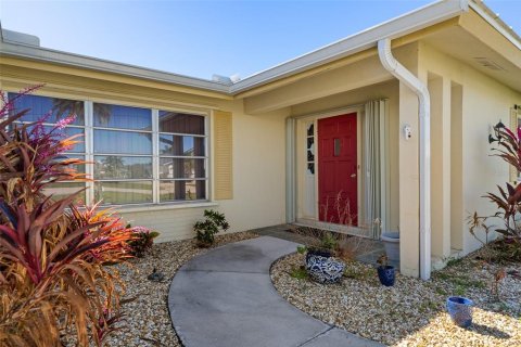 House in Punta Gorda, Florida 2 bedrooms, 154.78 sq.m. № 1521896 - photo 17