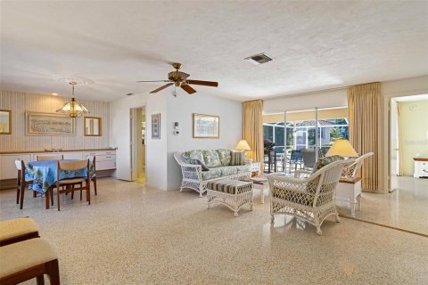 House in Punta Gorda, Florida 2 bedrooms, 154.78 sq.m. № 1521896 - photo 3