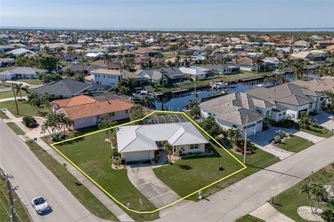 House in Punta Gorda, Florida 2 bedrooms, 154.78 sq.m. № 1521896 - photo 2