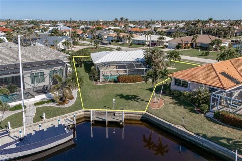 House in Punta Gorda, Florida 2 bedrooms, 154.78 sq.m. № 1521896 - photo 12