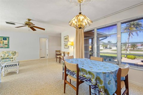 House in Punta Gorda, Florida 2 bedrooms, 154.78 sq.m. № 1521896 - photo 22