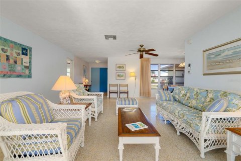 House in Punta Gorda, Florida 2 bedrooms, 154.78 sq.m. № 1521896 - photo 21