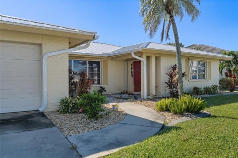 House in Punta Gorda, Florida 2 bedrooms, 154.78 sq.m. № 1521896 - photo 16