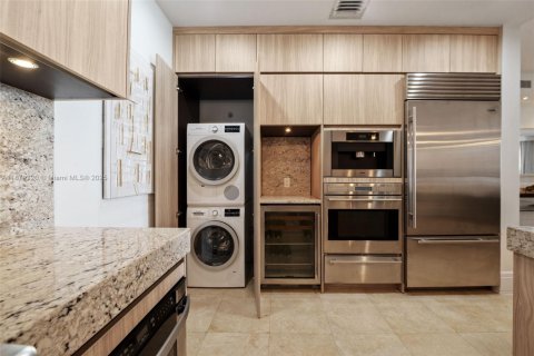 Condominio en venta en Bal Harbour, Florida, 2 dormitorios, 156.54 m2 № 1979577 - foto 11