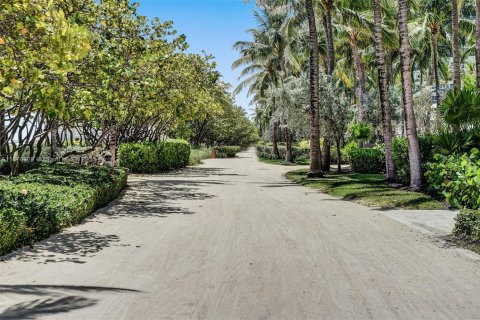 Condominio en venta en Bal Harbour, Florida, 2 dormitorios, 156.54 m2 № 1979577 - foto 30