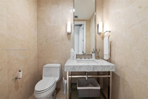 Condominio en venta en Bal Harbour, Florida, 2 dormitorios, 156.54 m2 № 1979577 - foto 23