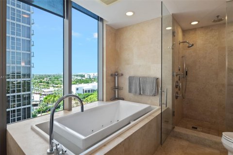 Condominio en venta en Bal Harbour, Florida, 2 dormitorios, 156.54 m2 № 1979577 - foto 17