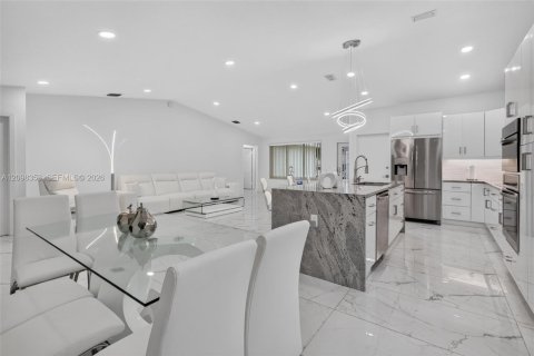 House in Sunrise, Florida 3 bedrooms, 174.01 sq.m. № 2394560 - photo 17