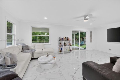 House in Sunrise, Florida 3 bedrooms, 174.01 sq.m. № 2394560 - photo 22