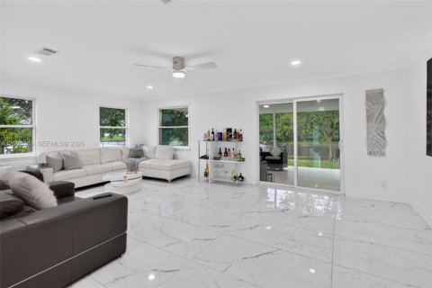 House in Sunrise, Florida 3 bedrooms, 174.01 sq.m. № 2394560 - photo 19
