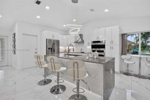 House in Sunrise, Florida 3 bedrooms, 174.01 sq.m. № 2394560 - photo 14