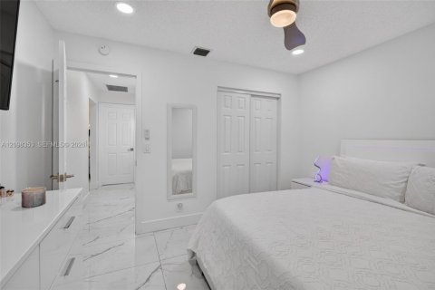 House in Sunrise, Florida 3 bedrooms, 174.01 sq.m. № 2394560 - photo 30