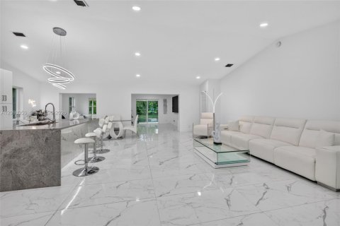 House in Sunrise, Florida 3 bedrooms, 174.01 sq.m. № 2394560 - photo 8