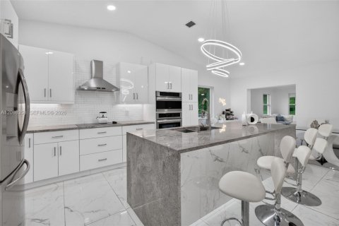 House in Sunrise, Florida 3 bedrooms, 174.01 sq.m. № 2394560 - photo 11