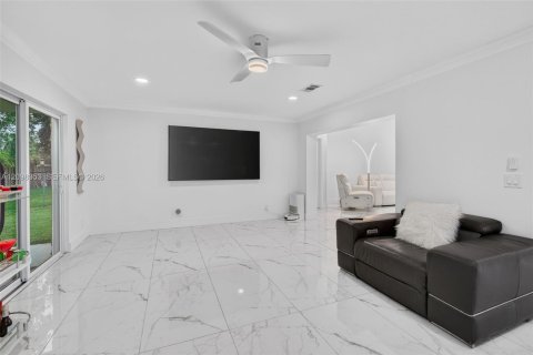 House in Sunrise, Florida 3 bedrooms, 174.01 sq.m. № 2394560 - photo 21