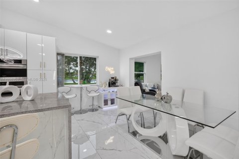 House in Sunrise, Florida 3 bedrooms, 174.01 sq.m. № 2394560 - photo 16