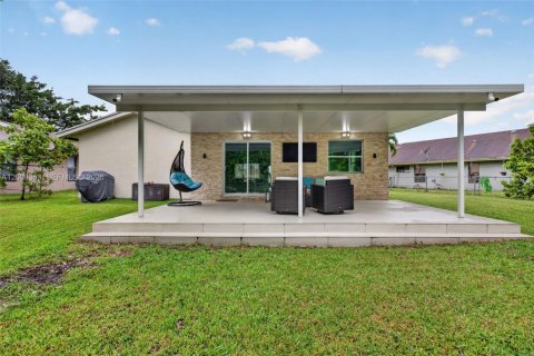 House in Sunrise, Florida 3 bedrooms, 174.01 sq.m. № 2394560 - photo 5