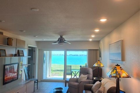 Condominio en alquiler en Saint Petersburg, Florida, 2 dormitorios, 85.01 m2 № 2199215 - foto 4