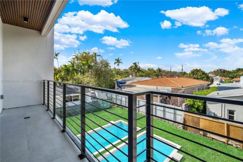 Townhouse in Miami, Florida 4 bedrooms, 238.85 sq.m. № 2076443 - photo 14