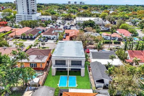Townhouse in Miami, Florida 4 bedrooms, 238.85 sq.m. № 2076443 - photo 23