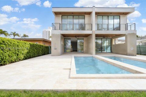Townhouse in Miami, Florida 4 bedrooms, 238.85 sq.m. № 2076443 - photo 3