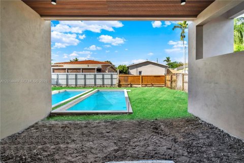Townhouse in Miami, Florida 4 bedrooms, 238.85 sq.m. № 2076443 - photo 20