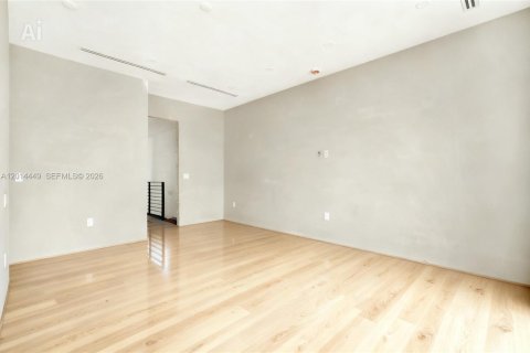 Townhouse in Miami, Florida 4 bedrooms, 238.85 sq.m. № 2076443 - photo 12