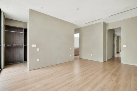 Townhouse in Miami, Florida 4 bedrooms, 238.85 sq.m. № 2076443 - photo 11