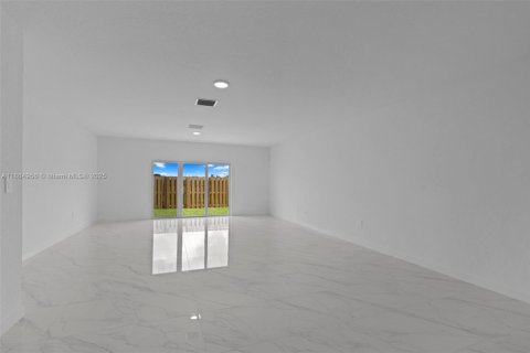 Touwnhouse à vendre à Miami, Floride: 4 chambres, 206.06 m2 № 1893227 - photo 16