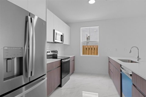Touwnhouse à vendre à Miami, Floride: 4 chambres, 206.06 m2 № 1893227 - photo 11