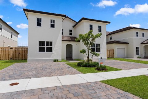 Touwnhouse à vendre à Miami, Floride: 4 chambres, 206.06 m2 № 1893227 - photo 3