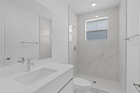 Touwnhouse à vendre à Miami, Floride: 4 chambres, 206.06 m2 № 1893227 - photo 8