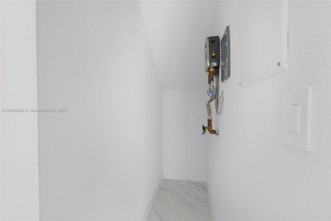 Touwnhouse à vendre à Miami, Floride: 4 chambres, 206.06 m2 № 1893227 - photo 28