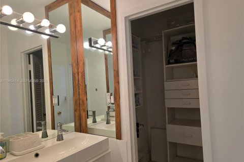 Condominio en alquiler en Miami Beach, Florida, 1 dormitorio, 49.24 m2 № 2002022 - foto 14